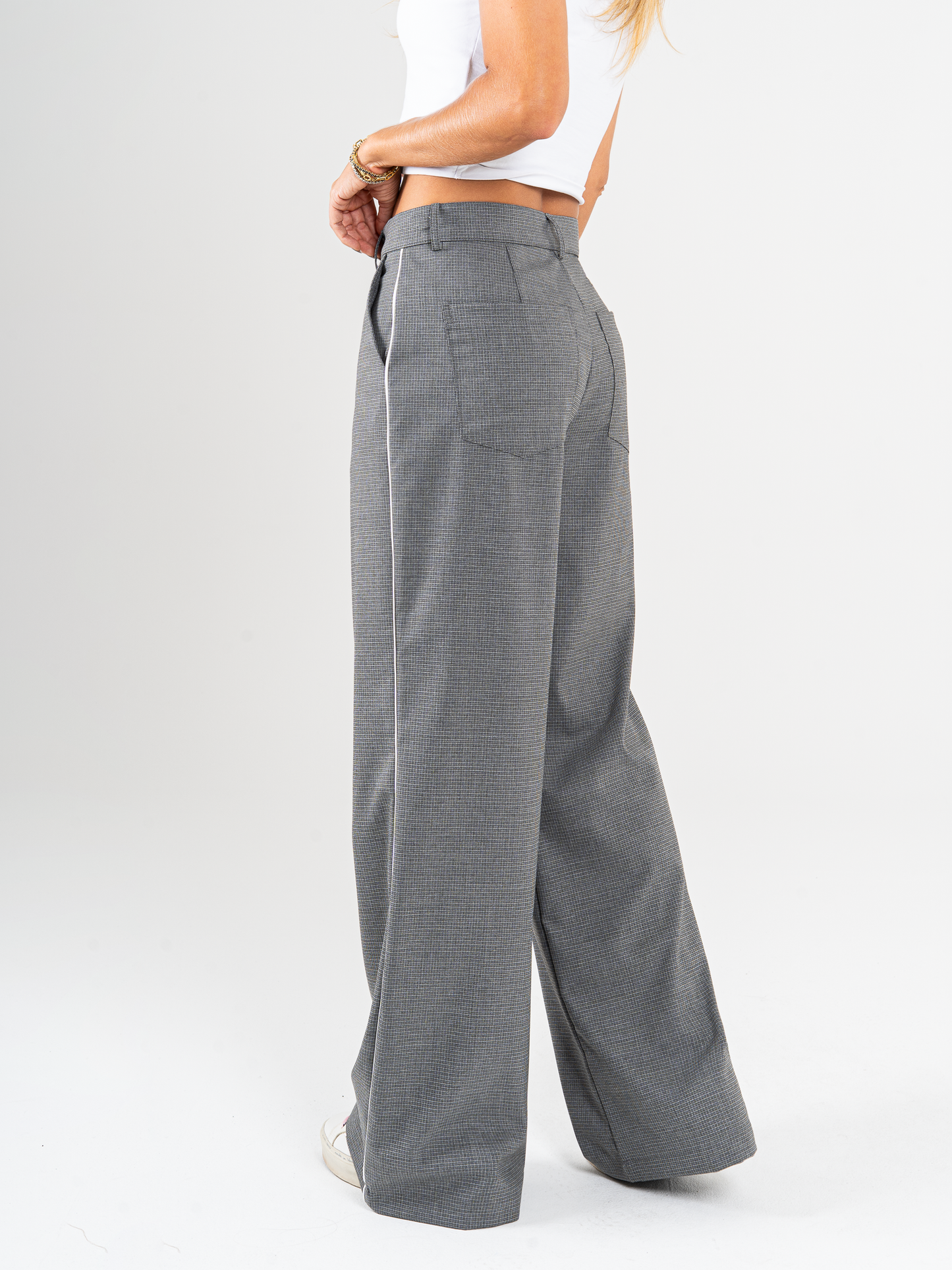 Pantalón Mom Flare – Realza tu figura con estilo y comodidad