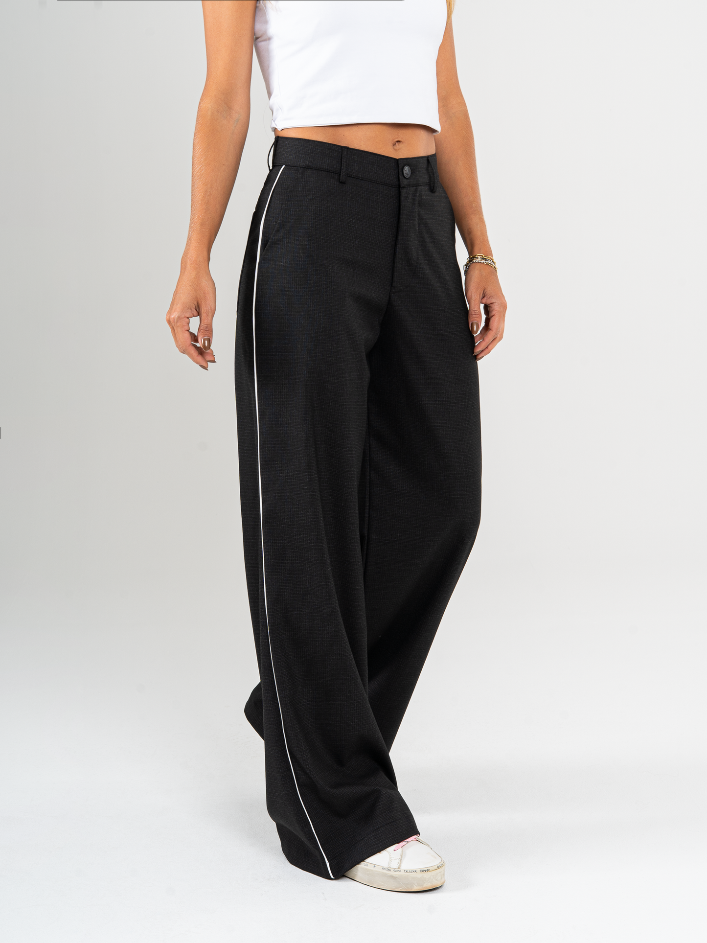 Pantalón Mom Flare – Realza tu figura con estilo y comodidad