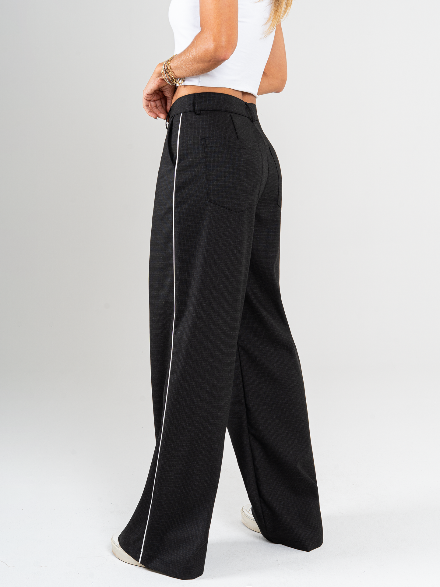 Pantalón Mom Flare – Realza tu figura con estilo y comodidad