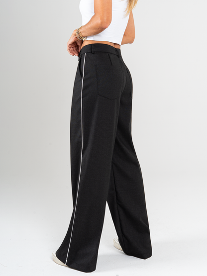Pantalón Mom Flare – Realza tu figura con estilo y comodidad
